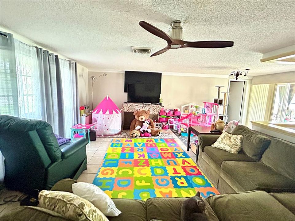 For Sale: $349,900 (3 beds, 2 baths, 1771 Square Feet)