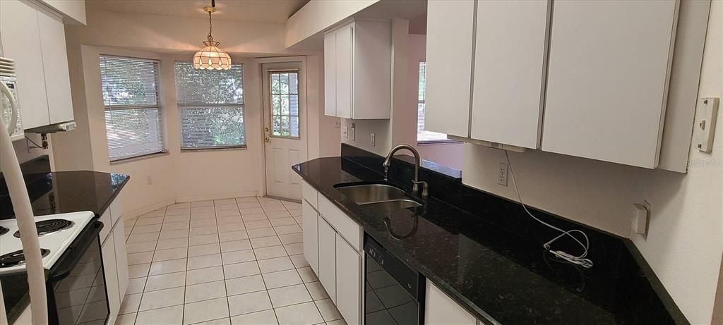 Activo con contrato: $269,900 (3 camas, 2 baños, 1460 Pies cuadrados)