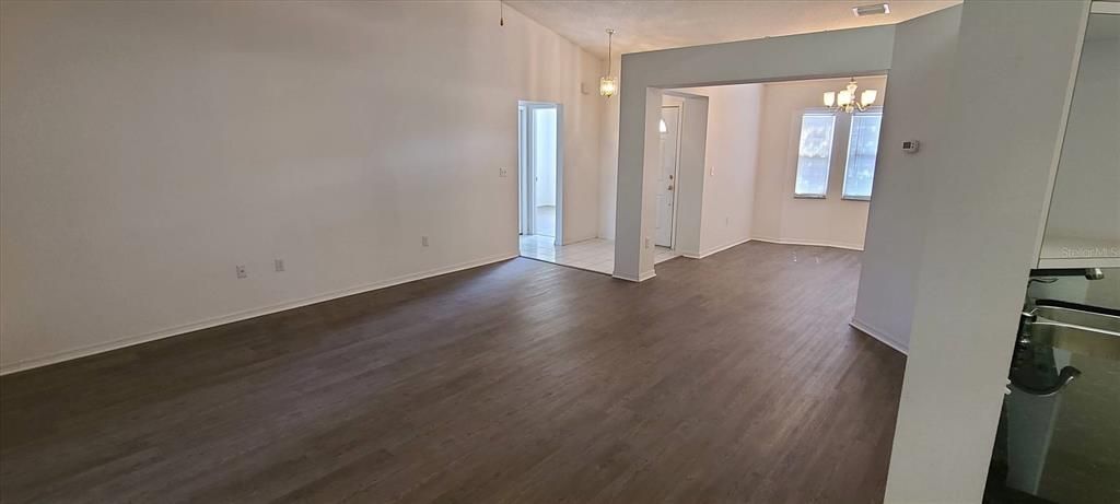 Activo con contrato: $269,900 (3 camas, 2 baños, 1460 Pies cuadrados)