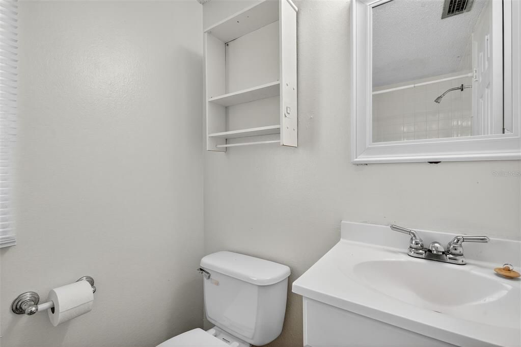 For Sale: $135,000 (1 beds, 1 baths, 725 Square Feet)