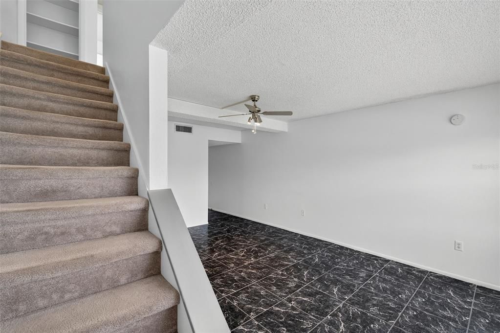 For Sale: $135,000 (1 beds, 1 baths, 725 Square Feet)