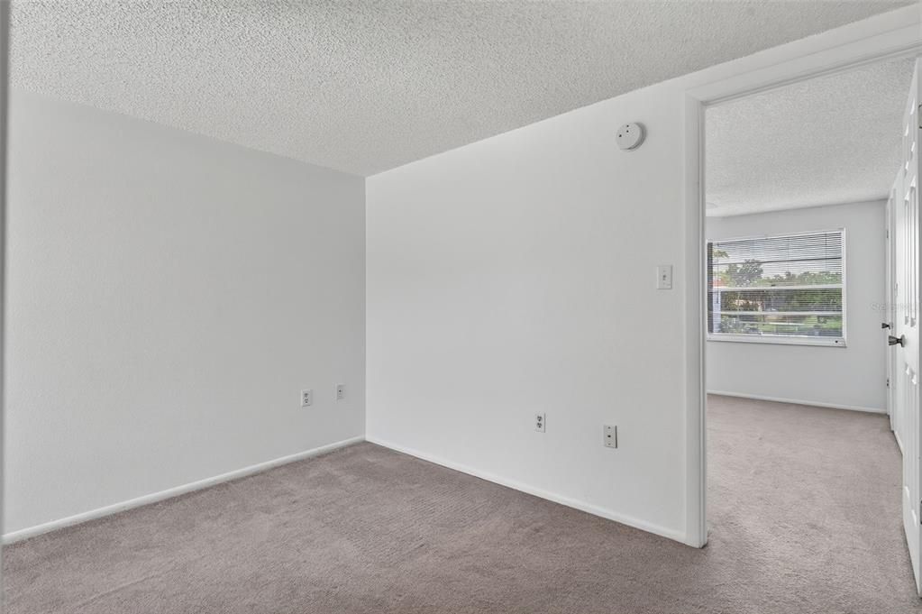 For Sale: $135,000 (1 beds, 1 baths, 725 Square Feet)