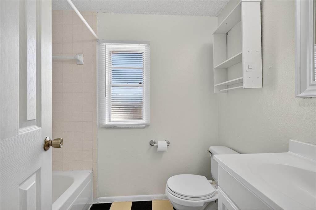 For Sale: $135,000 (1 beds, 1 baths, 725 Square Feet)