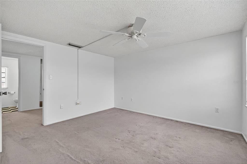 For Sale: $135,000 (1 beds, 1 baths, 725 Square Feet)