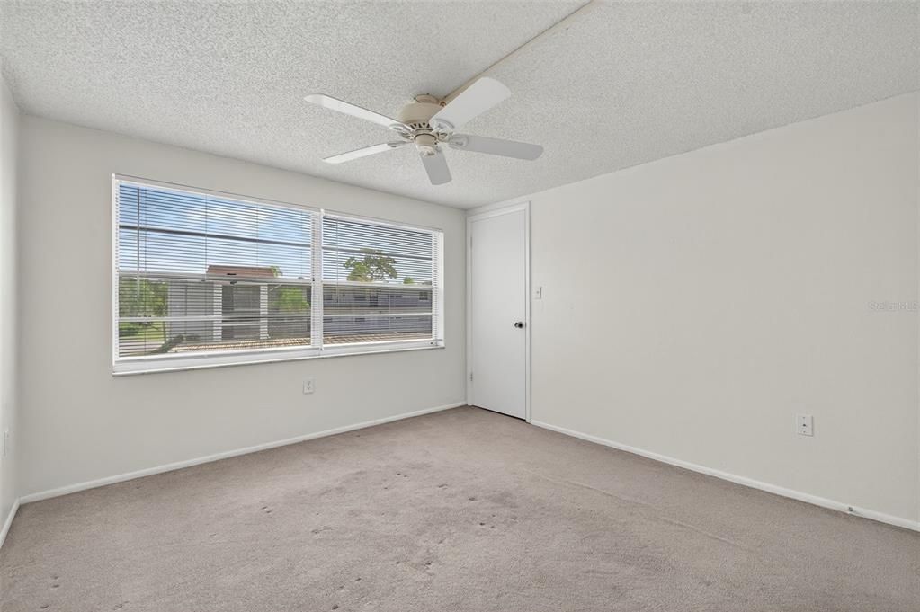 For Sale: $135,000 (1 beds, 1 baths, 725 Square Feet)