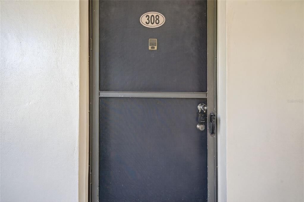 For Sale: $135,000 (1 beds, 1 baths, 725 Square Feet)