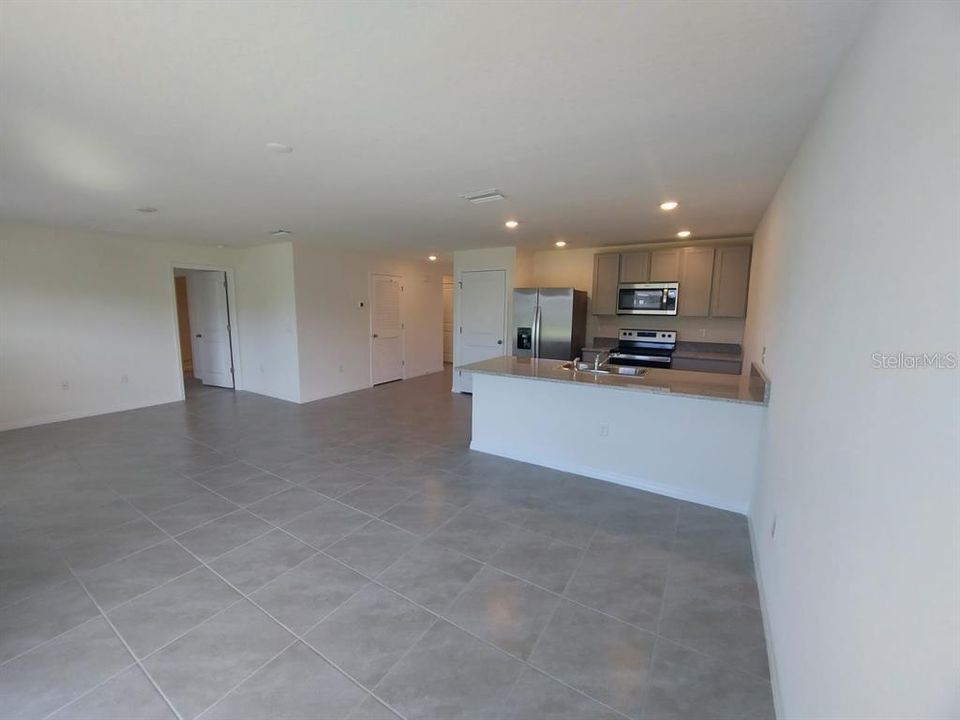 На продажу: $359,000 (4 спален, 2 ванн, 1504 Квадратных фут)