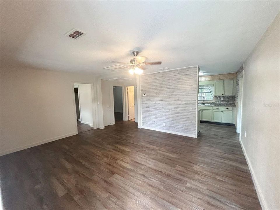 For Sale: $249,400 (3 beds, 2 baths, 1102 Square Feet)