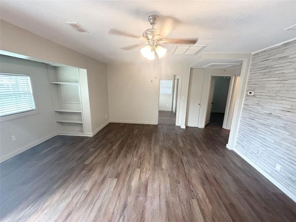 For Sale: $249,400 (3 beds, 2 baths, 1102 Square Feet)