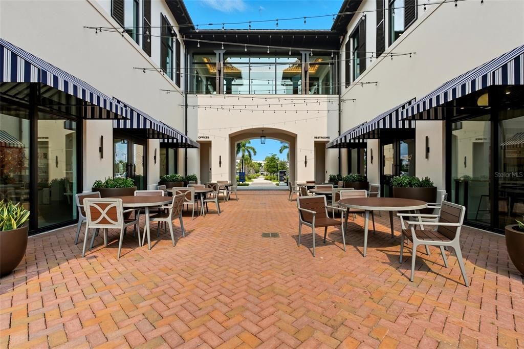 待售: $799,000 (5.10 acres)