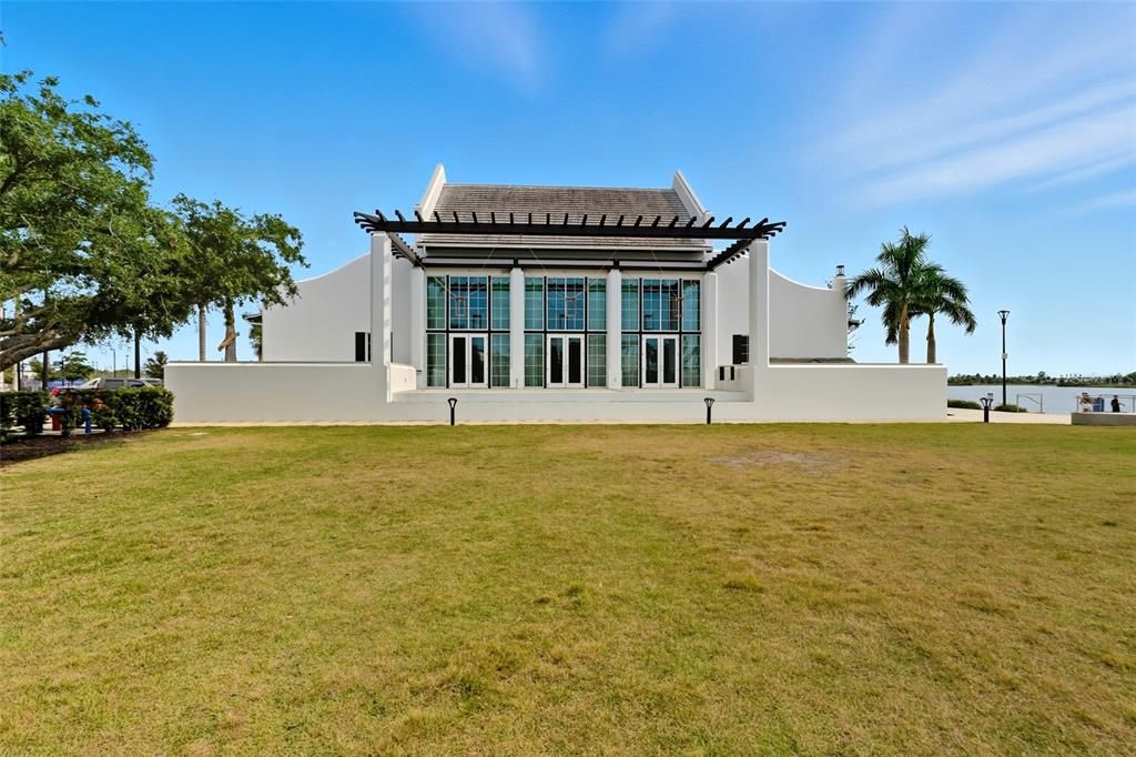 待售: $799,000 (5.10 acres)