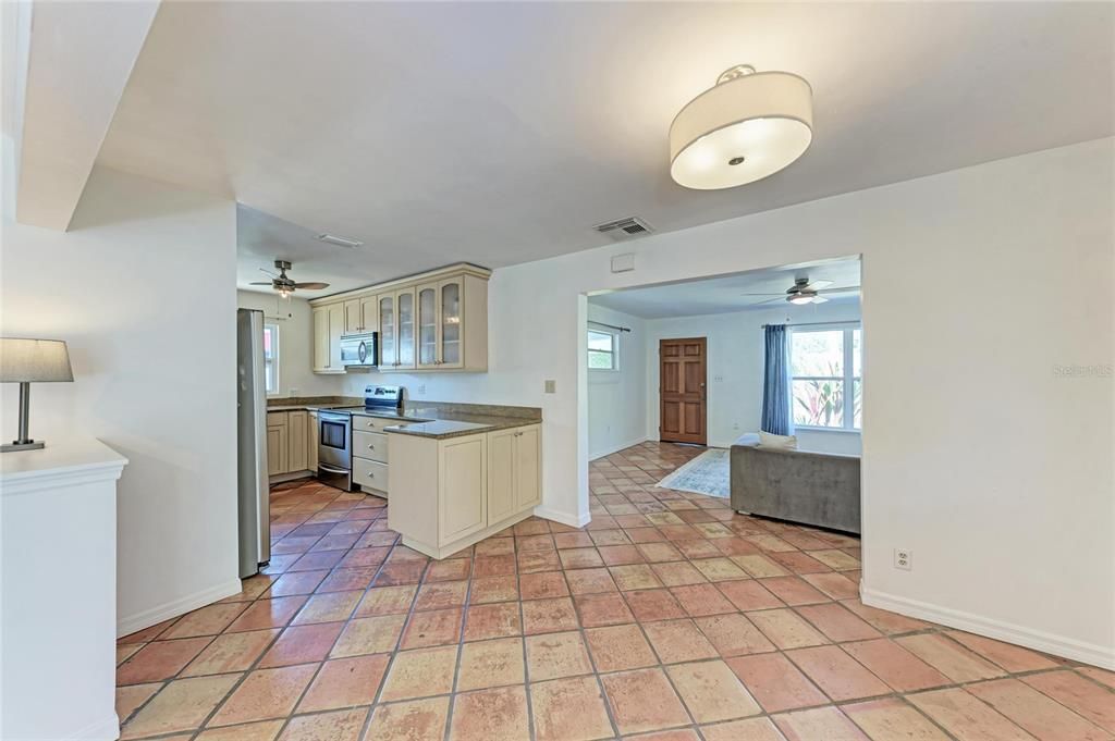 Active With Contract: $339,999 (3 beds, 1 baths, 1383 Square Feet)