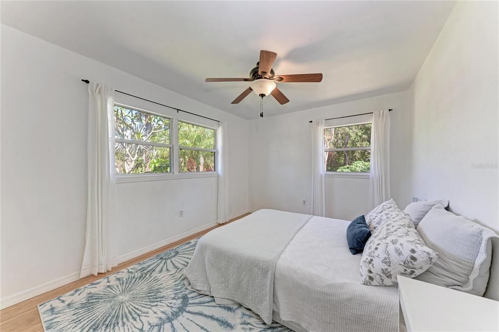 Active With Contract: $339,999 (3 beds, 1 baths, 1383 Square Feet)