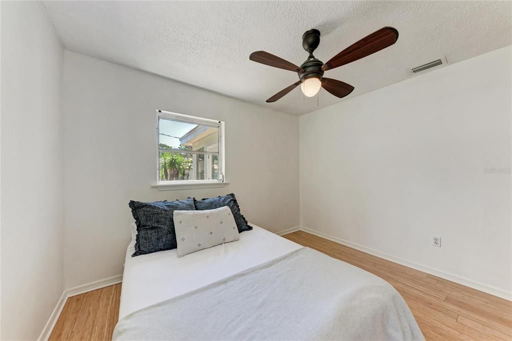 Active With Contract: $339,999 (3 beds, 1 baths, 1383 Square Feet)