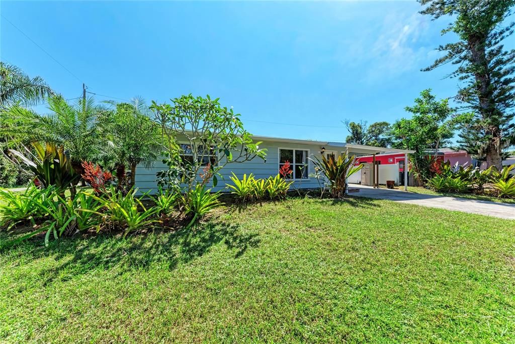 Active With Contract: $339,999 (3 beds, 1 baths, 1383 Square Feet)