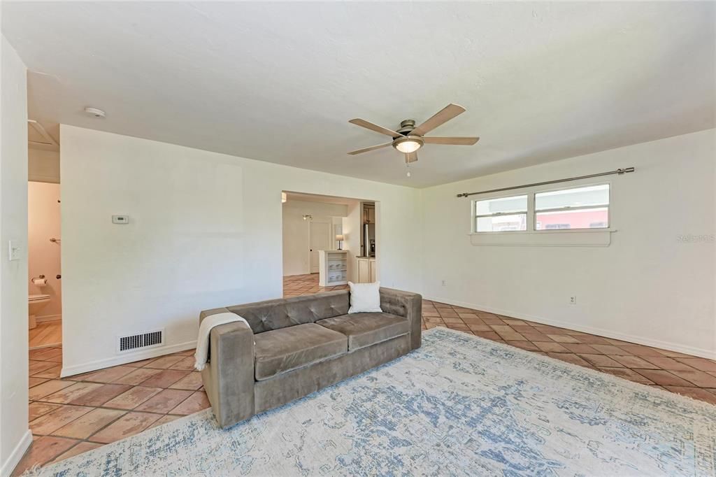 Active With Contract: $339,999 (3 beds, 1 baths, 1383 Square Feet)