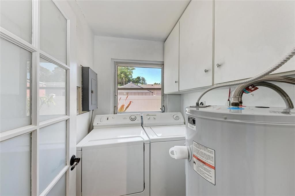 Active With Contract: $339,999 (3 beds, 1 baths, 1383 Square Feet)