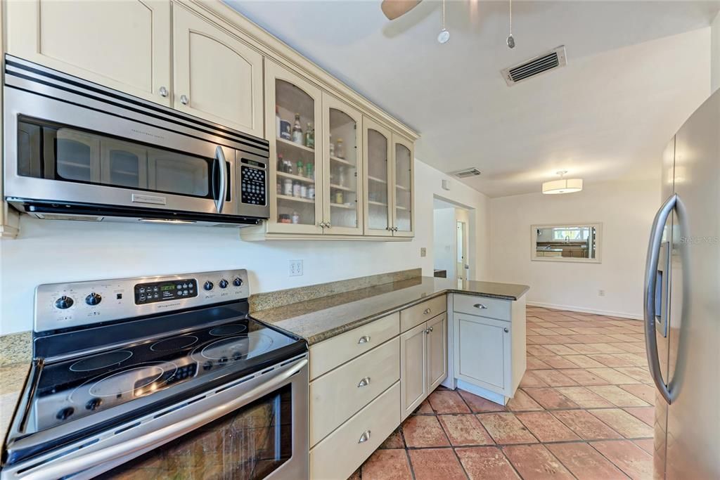 Active With Contract: $339,999 (3 beds, 1 baths, 1383 Square Feet)