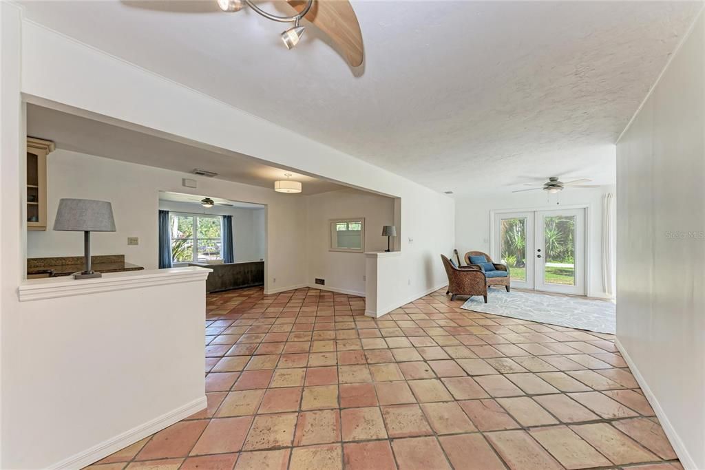 Active With Contract: $339,999 (3 beds, 1 baths, 1383 Square Feet)