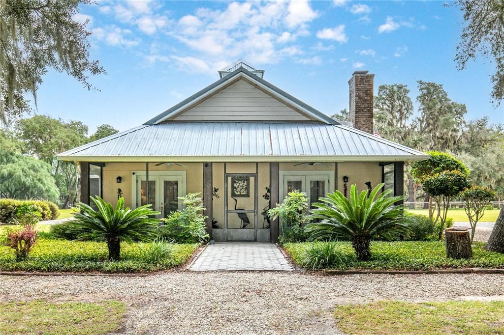 For Sale: $895,000 (1 beds, 1 baths, 789 Square Feet)