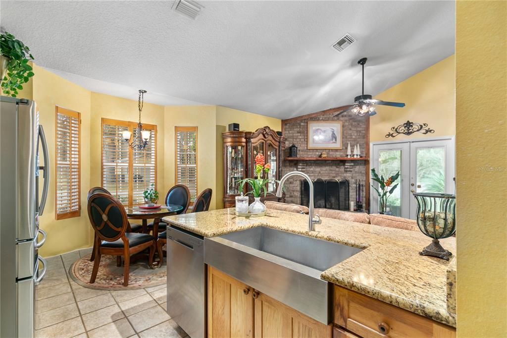 For Sale: $895,000 (1 beds, 1 baths, 789 Square Feet)