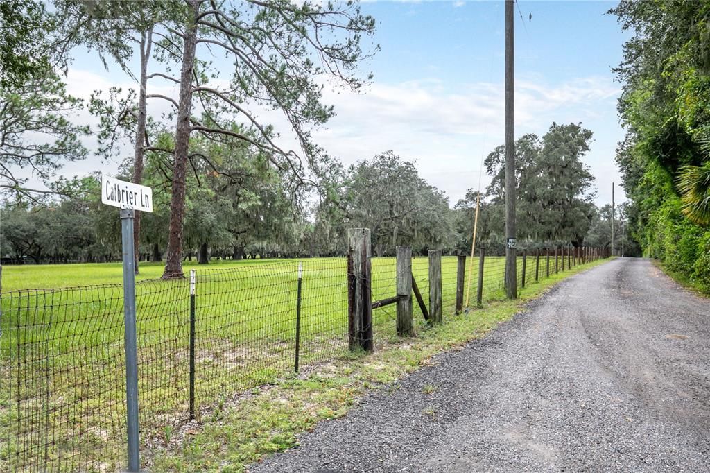 For Sale: $895,000 (1 beds, 1 baths, 789 Square Feet)