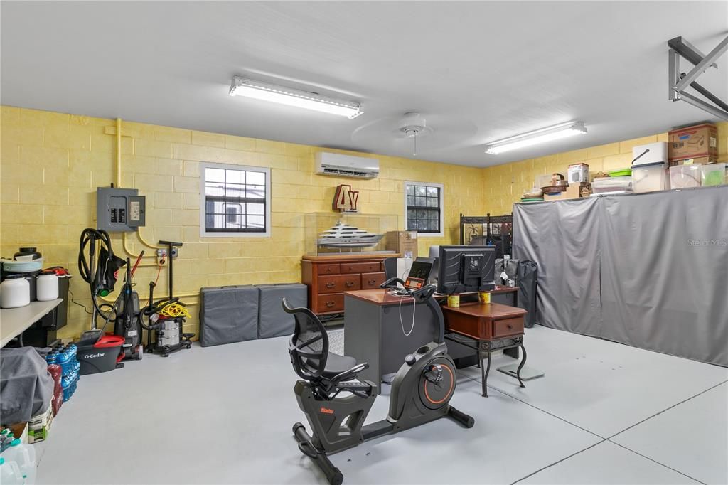 For Sale: $895,000 (1 beds, 1 baths, 789 Square Feet)