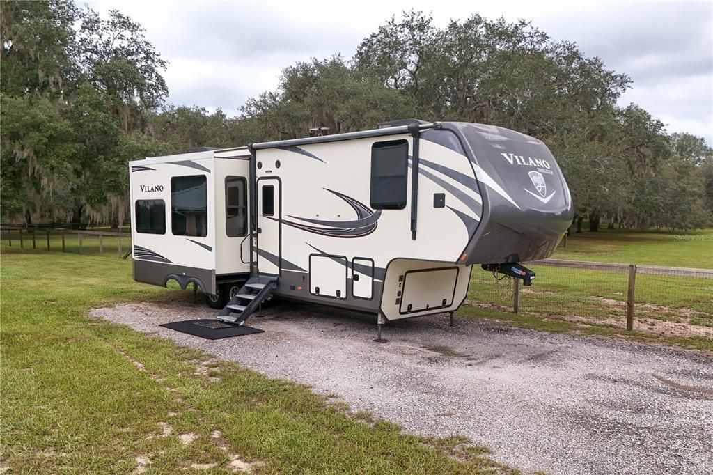 For Sale: $895,000 (1 beds, 1 baths, 789 Square Feet)