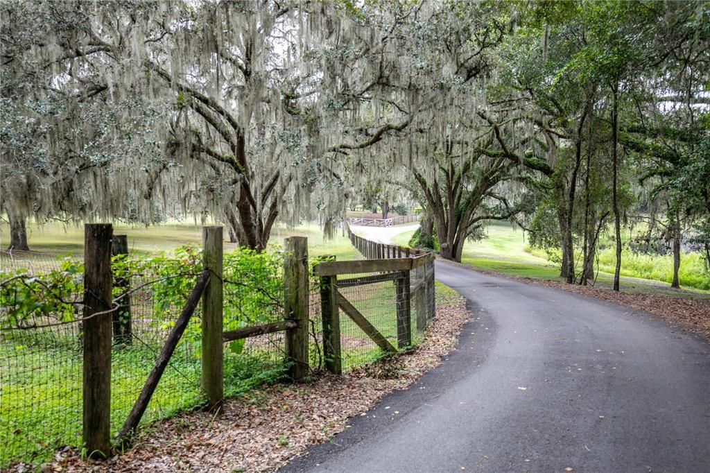 For Sale: $895,000 (1 beds, 1 baths, 789 Square Feet)