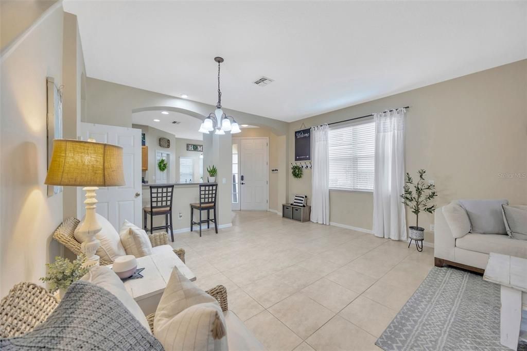 For Sale: $237,500 (2 beds, 2 baths, 1663 Square Feet)