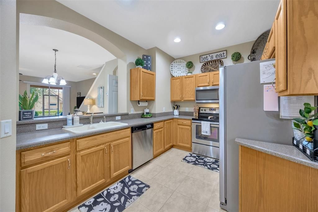 For Sale: $237,500 (2 beds, 2 baths, 1663 Square Feet)