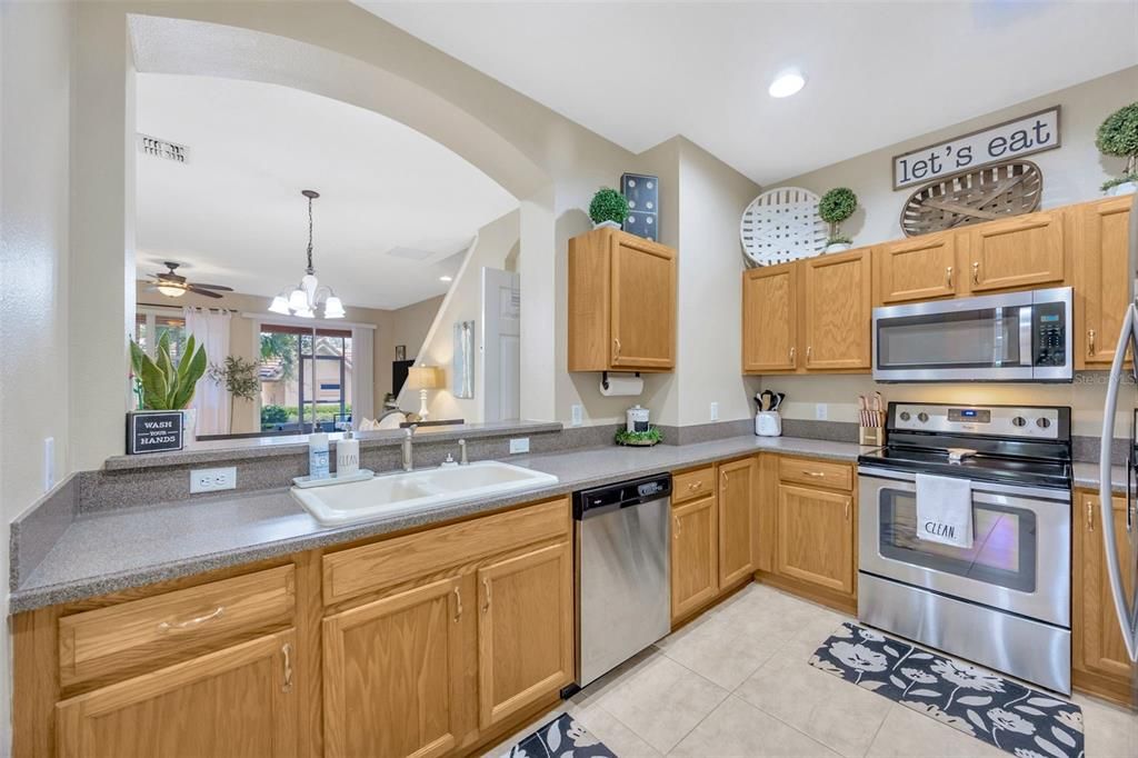 For Sale: $237,500 (2 beds, 2 baths, 1663 Square Feet)