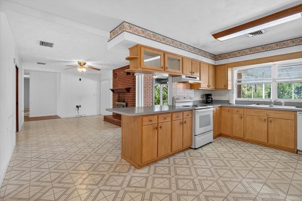 For Sale: $519,900 (4 beds, 3 baths, 2349 Square Feet)