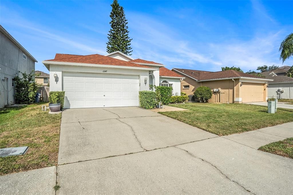 合同活跃: $330,000 (4 贝兹, 2 浴室, 1524 平方英尺)