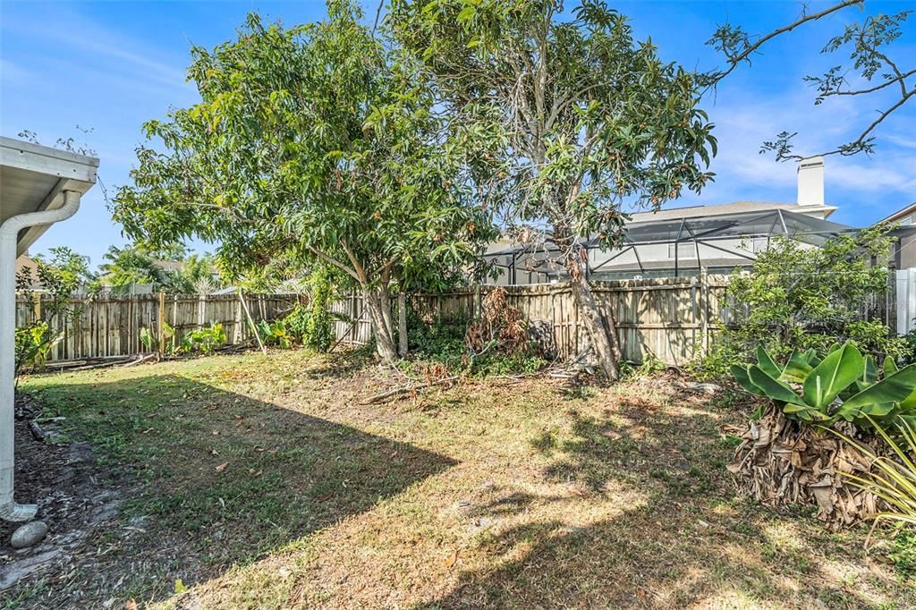 合同活跃: $330,000 (4 贝兹, 2 浴室, 1524 平方英尺)