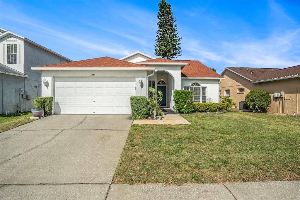 合同活跃: $330,000 (4 贝兹, 2 浴室, 1524 平方英尺)