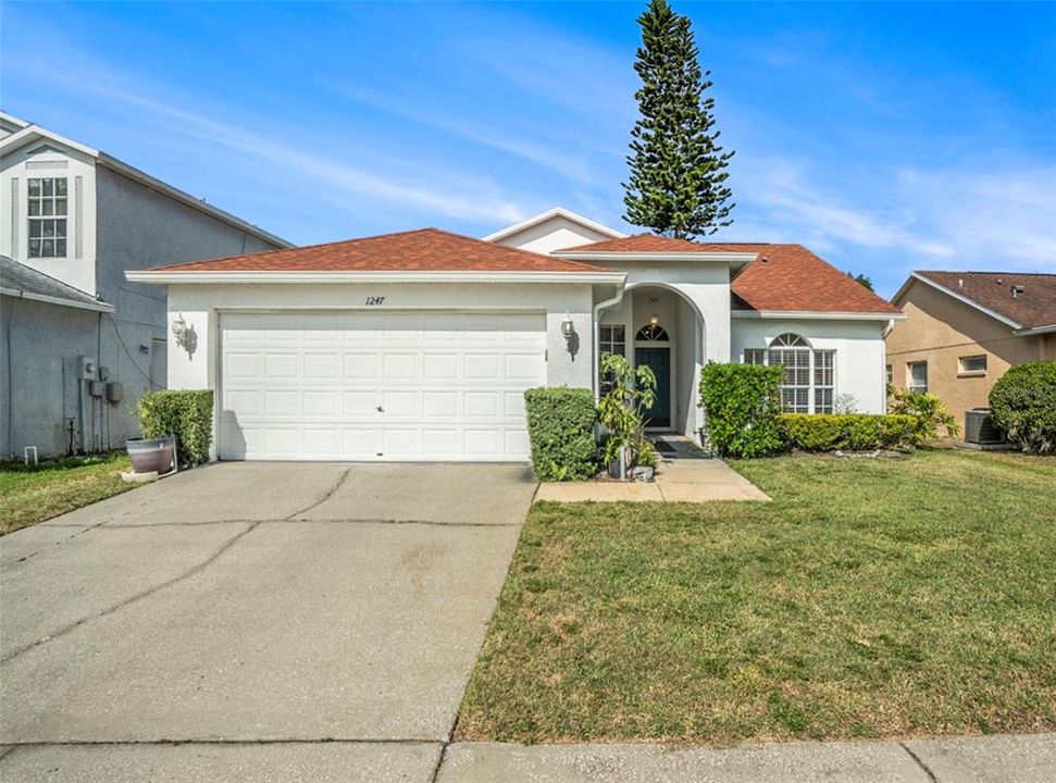 合同活跃: $330,000 (4 贝兹, 2 浴室, 1524 平方英尺)