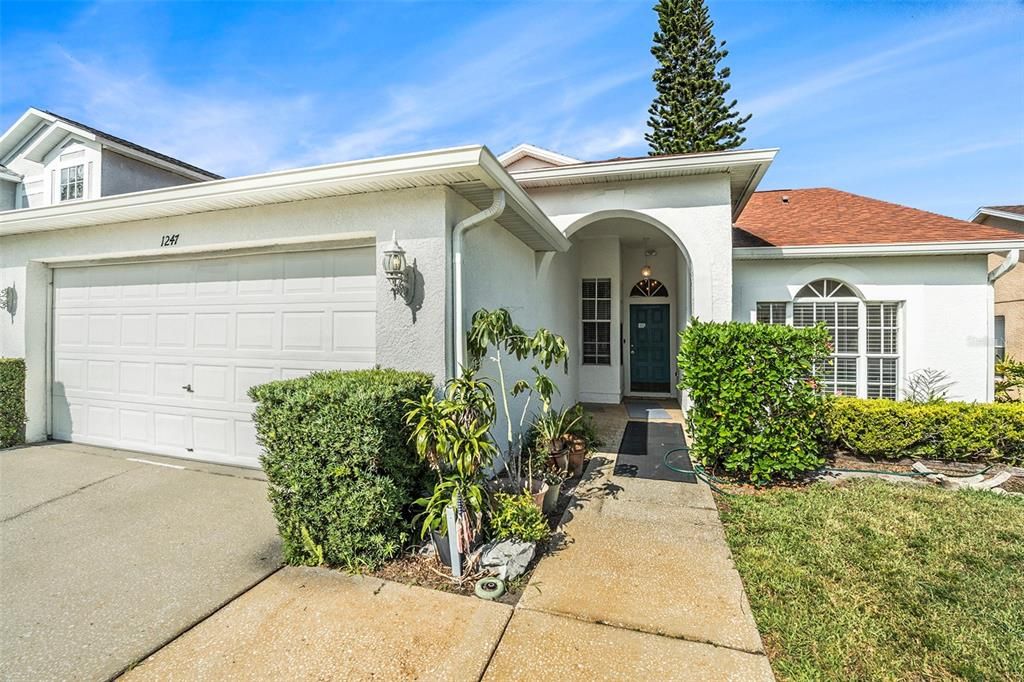 合同活跃: $330,000 (4 贝兹, 2 浴室, 1524 平方英尺)