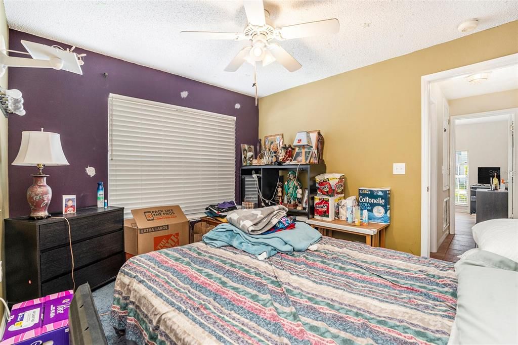 合同活跃: $330,000 (4 贝兹, 2 浴室, 1524 平方英尺)