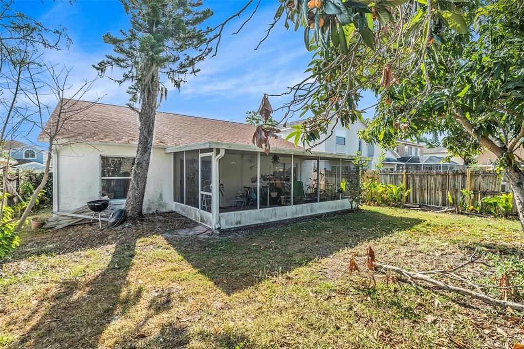 合同活跃: $330,000 (4 贝兹, 2 浴室, 1524 平方英尺)