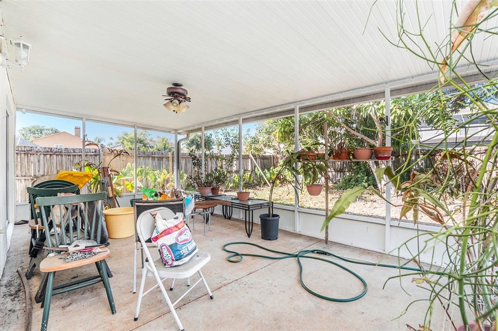 合同活跃: $330,000 (4 贝兹, 2 浴室, 1524 平方英尺)