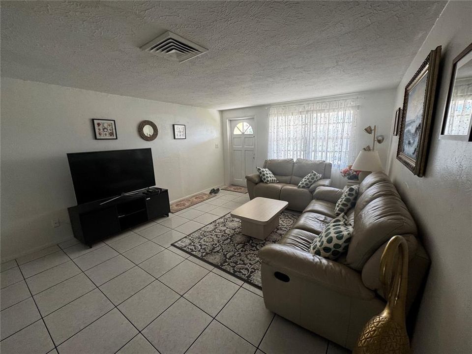 For Rent: $2,275 (3 beds, 2 baths, 1428 Square Feet)