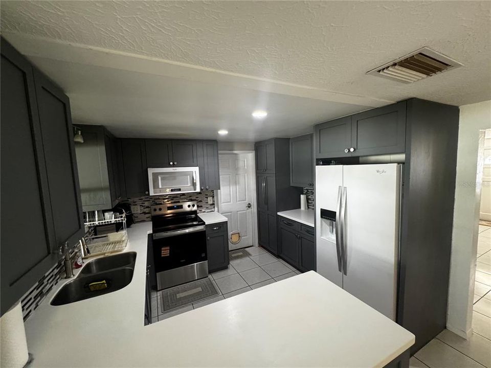 For Rent: $2,275 (3 beds, 2 baths, 1428 Square Feet)
