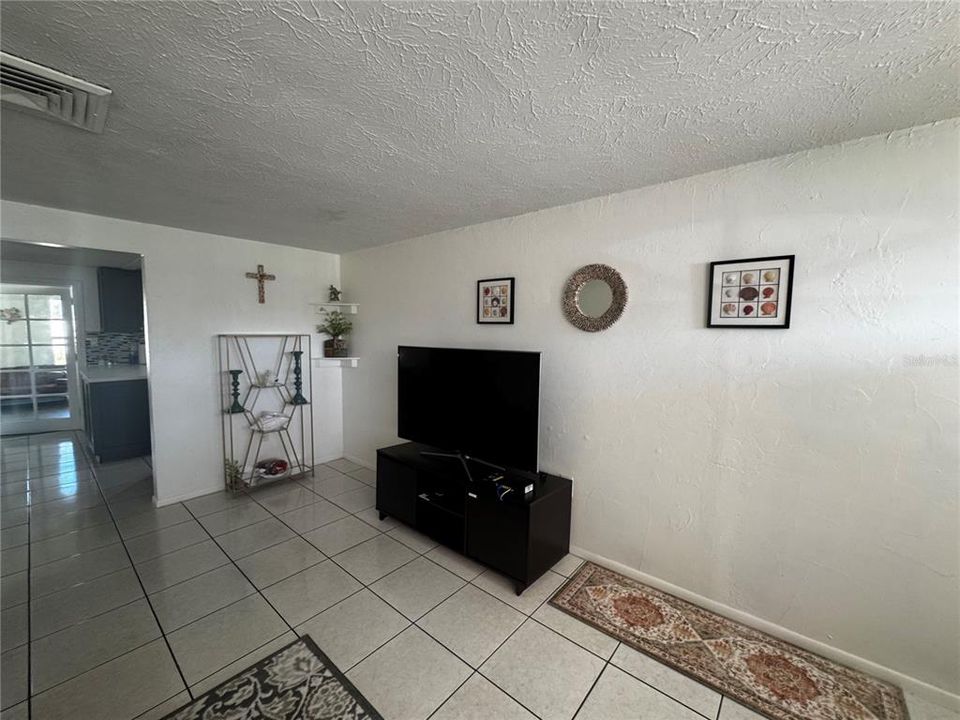 For Rent: $2,275 (3 beds, 2 baths, 1428 Square Feet)