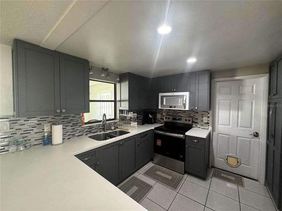 For Rent: $2,275 (3 beds, 2 baths, 1428 Square Feet)