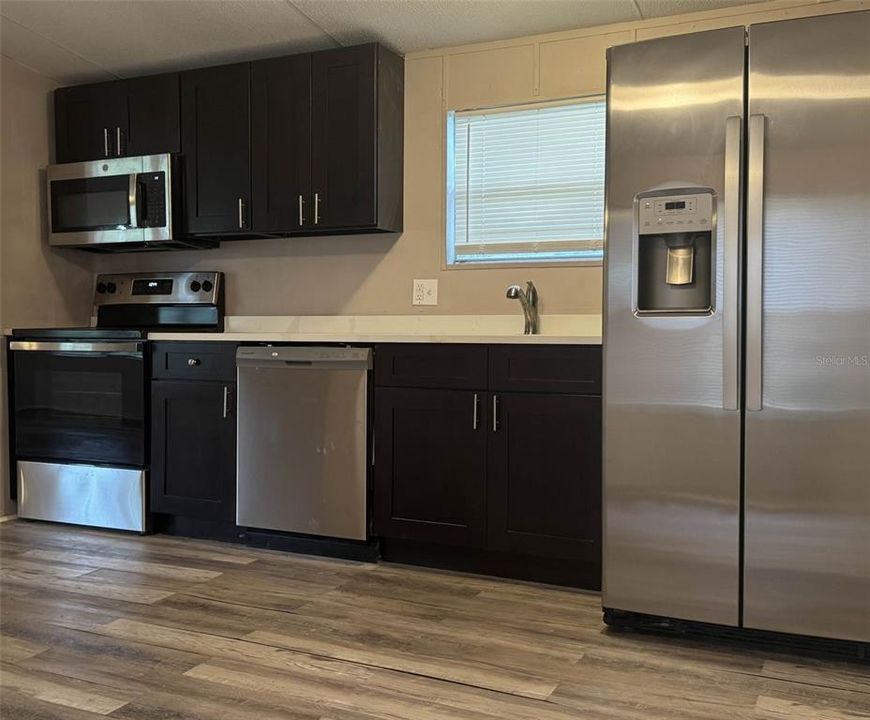 待售: $230,000 (2 贝兹, 2 浴室, 1056 平方英尺)