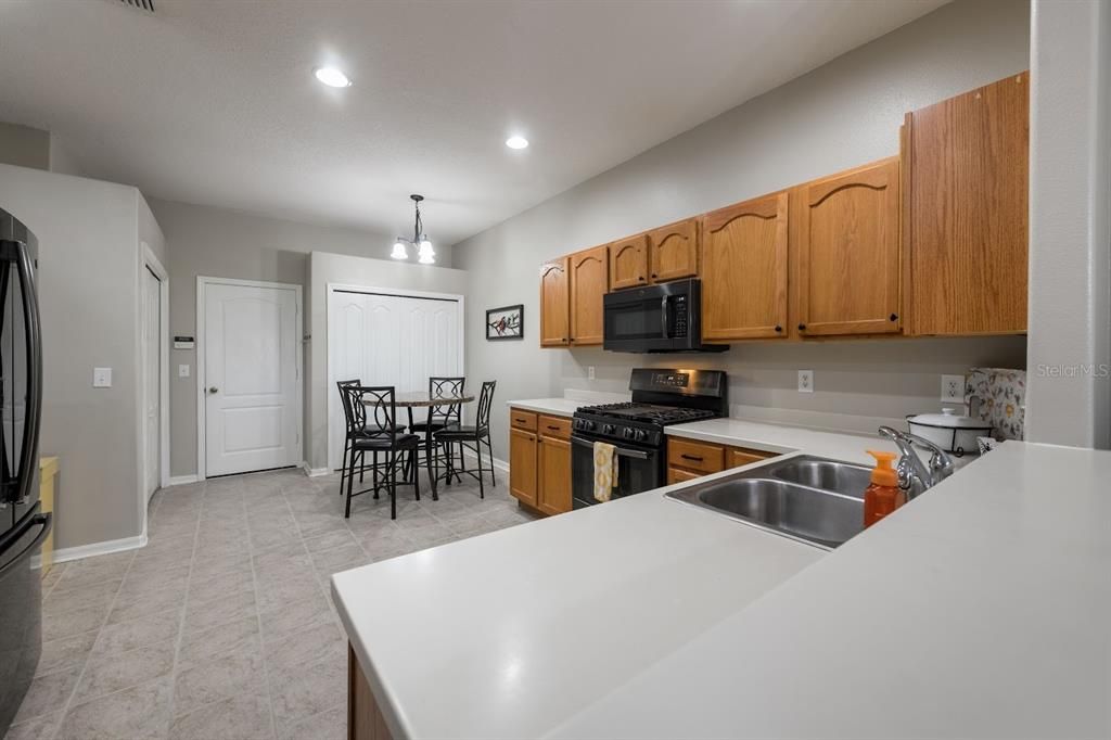 Activo con contrato: $342,777 (3 camas, 2 baños, 1607 Pies cuadrados)