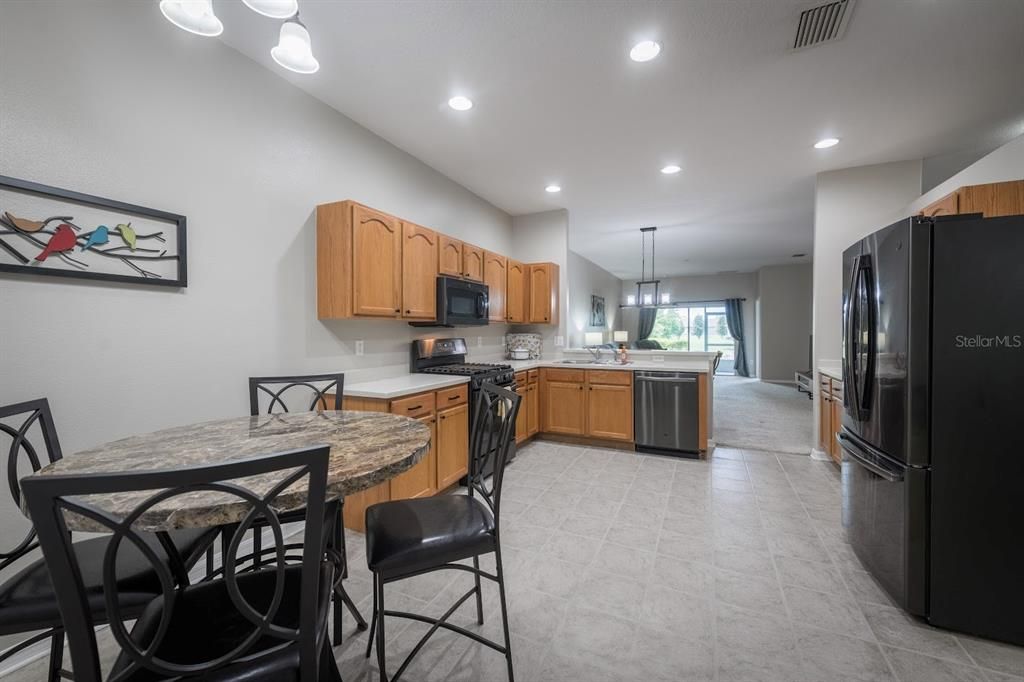 Activo con contrato: $342,777 (3 camas, 2 baños, 1607 Pies cuadrados)