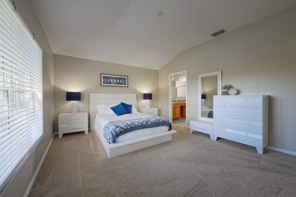 Activo con contrato: $342,777 (3 camas, 2 baños, 1607 Pies cuadrados)