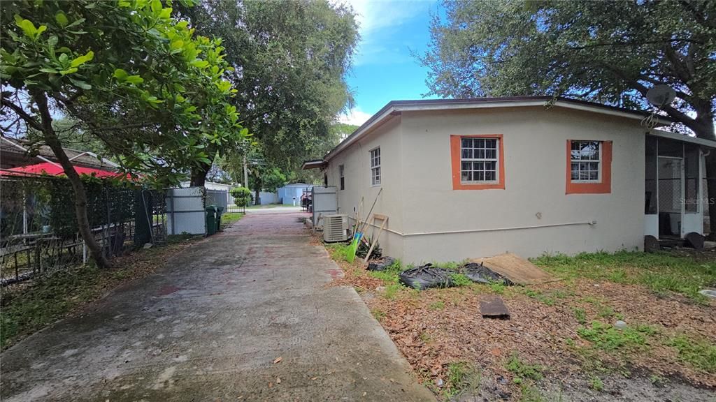 Под контрактом: $285,000 (3 спален, 1 ванн, 660 Квадратных фут)